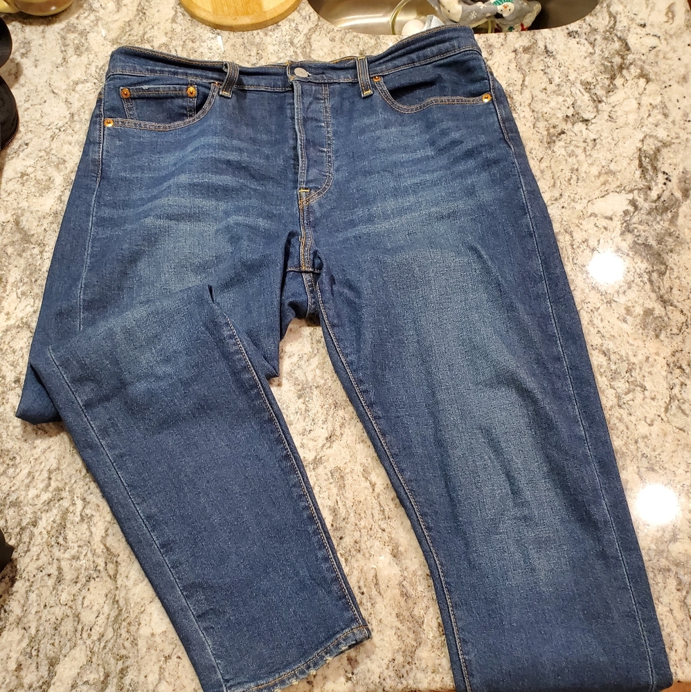 Levi Skinny Wedgie